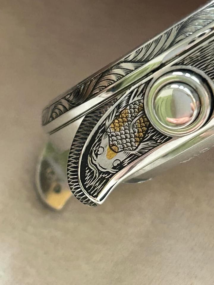 錶殼側面錦鯉細節