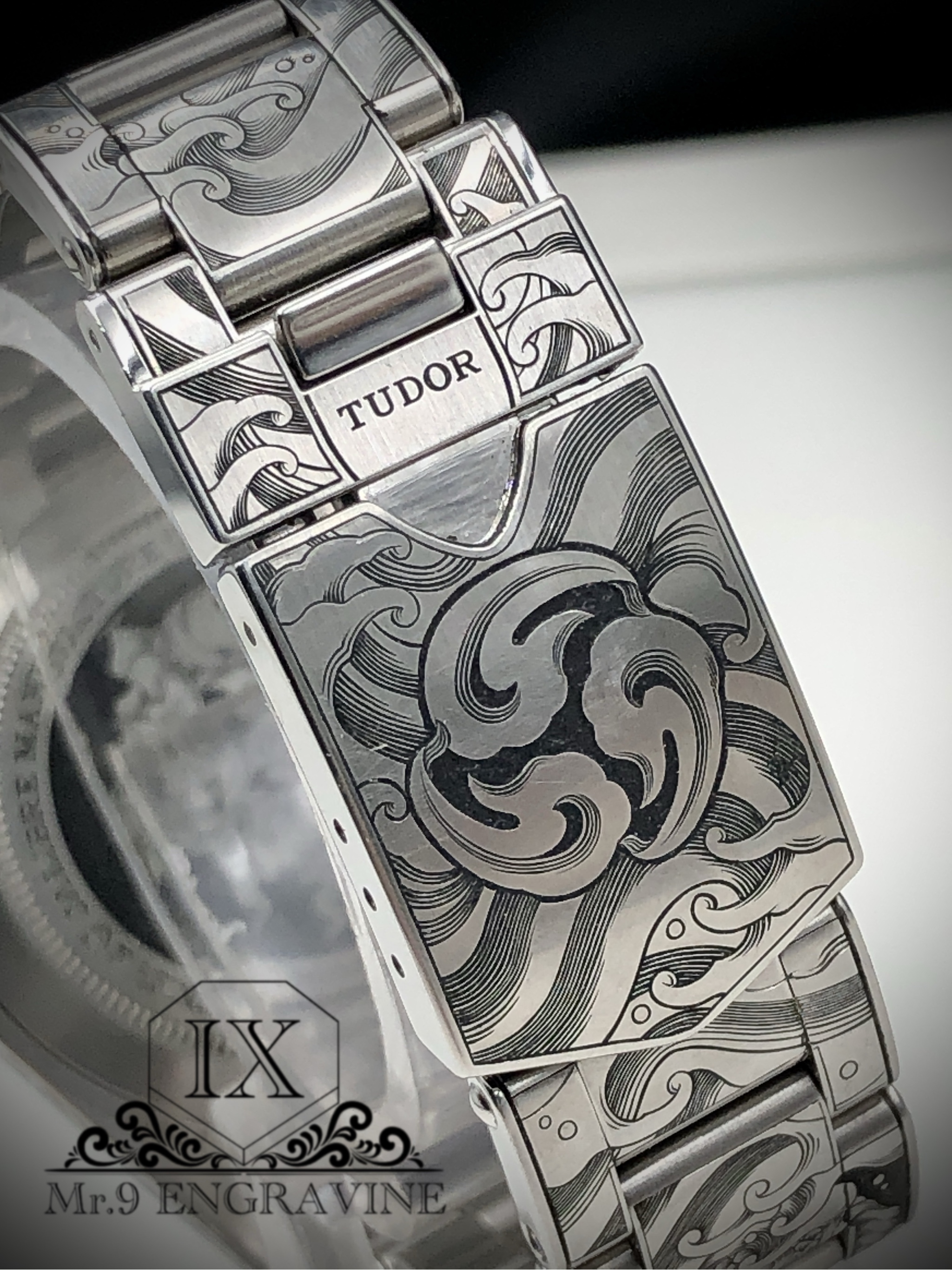 Narrative watch engraving