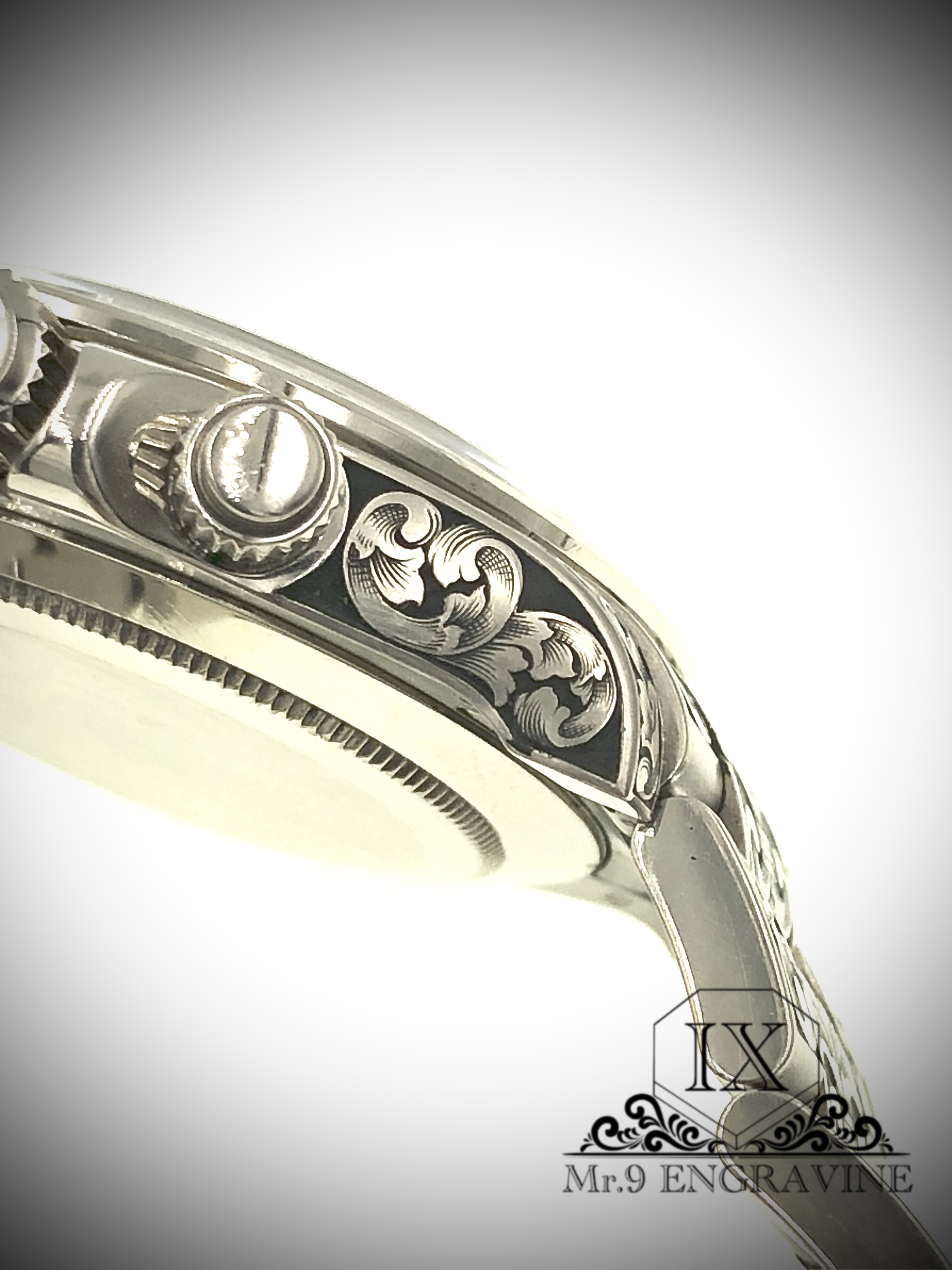 Daytona side engraving