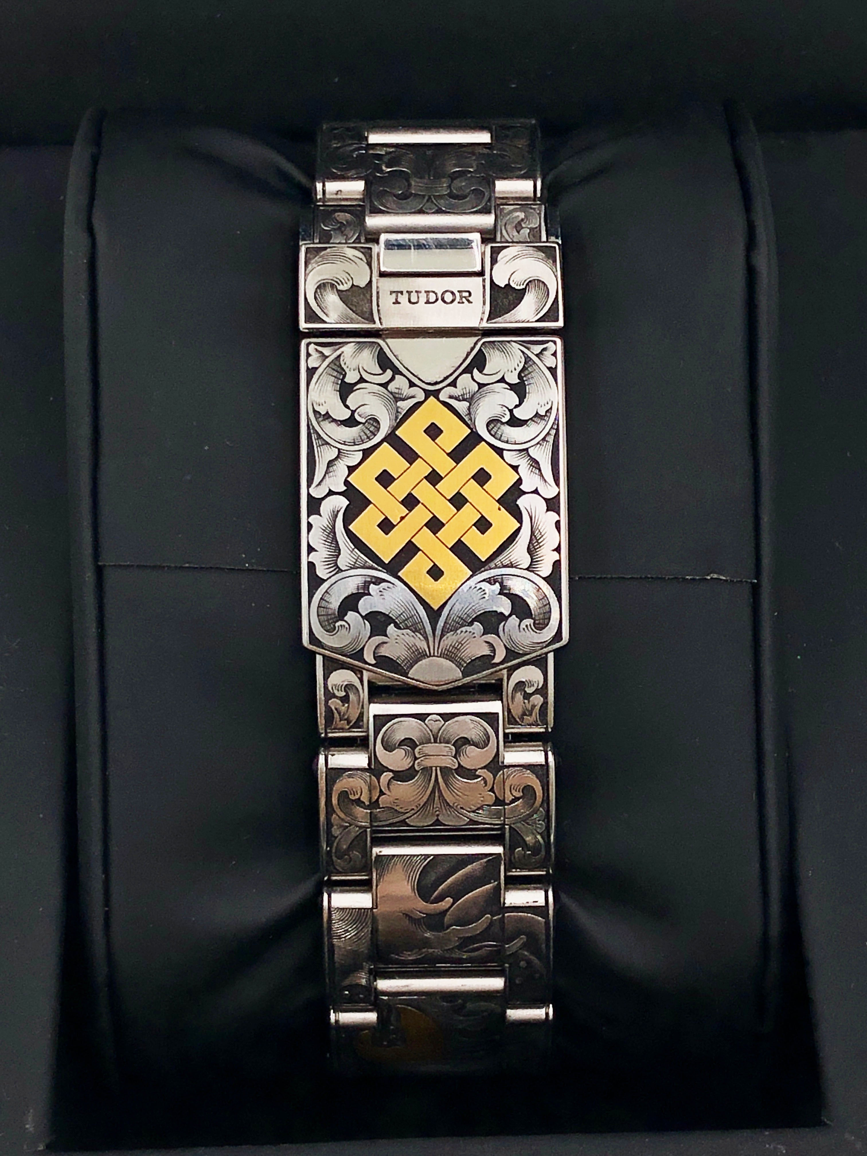 Gold-Inlaid Eternal Knot